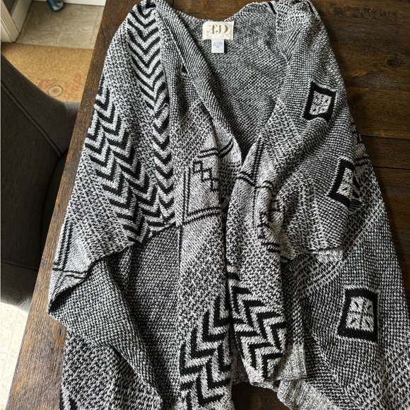 The Jetset Diaries Knit Poncho Black White OS - Picture 3 of 5